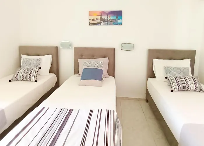 Lecini With Pool, By Zantewize Apartahotel 3*
