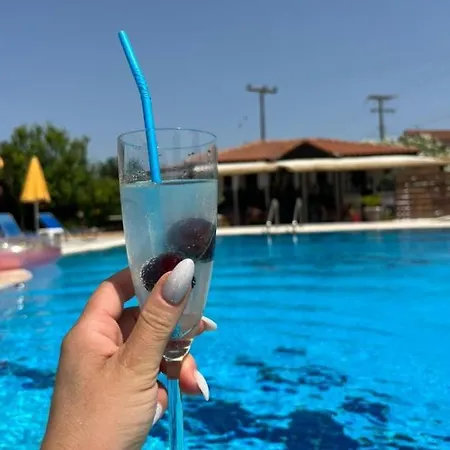 Lecini With Pool, By Zantewize Appart hôtel Laganas